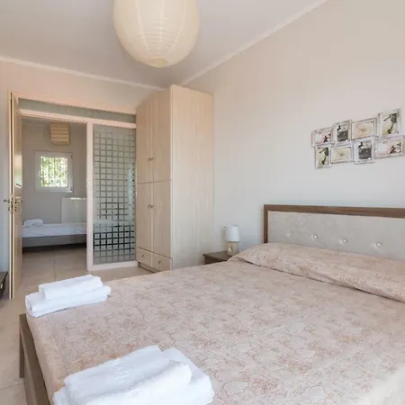 דירה Venilia Apartments-3 *